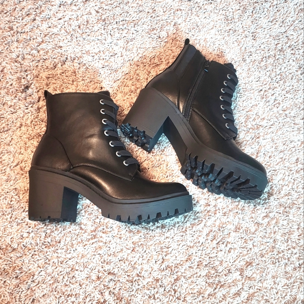 **New** Chunky Lace Up Hiker bootie